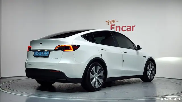 Main__Slider__Photo:Model Y Tesla 2021.4-1