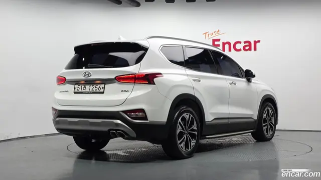 Main__Slider__Photo:Santafe Hyundai 2018.4-1