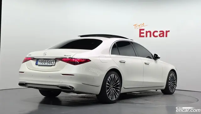 Main__Slider__Photo:S-Class Mercedes-Benz 2022.8-1