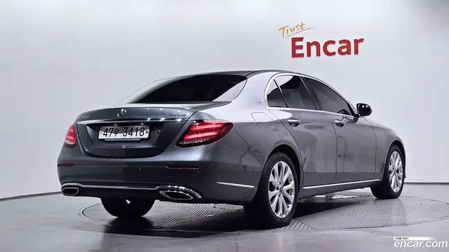 Main__Slider__Photo:E-Class Mercedes-Benz 2019.7-1