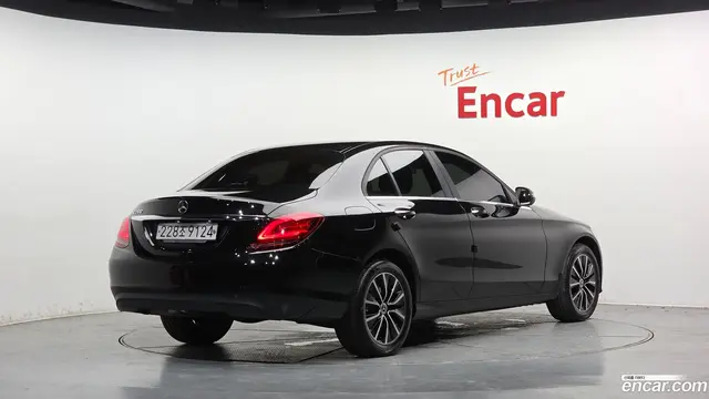 Main__Slider__Photo:C-Class Mercedes-Benz 2019.10-1