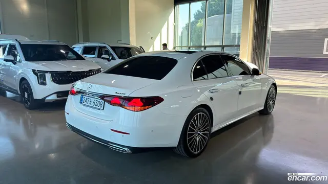 Main__Slider__Photo:E-Class Mercedes-Benz 2024.7-1