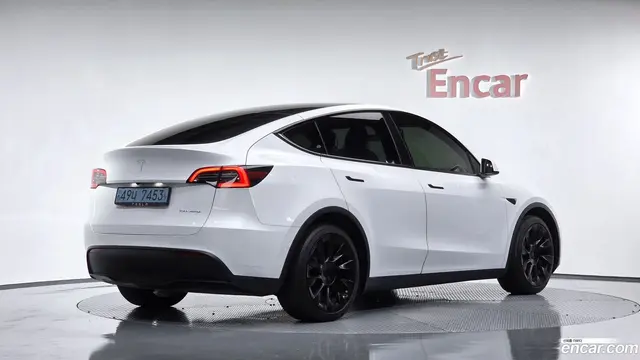 Main__Slider__Photo:Model Y Tesla 2021.4-1