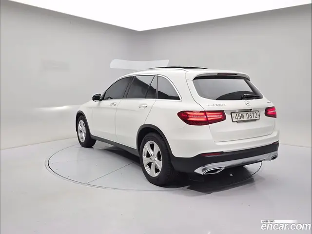 Main__Slider__Photo:GLC-Class Mercedes-Benz 2016.8-1