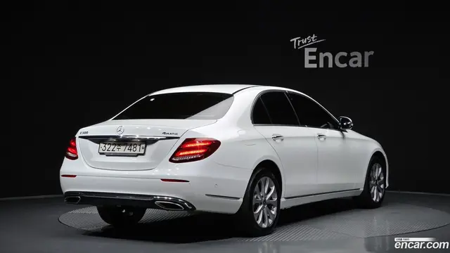 Main__Slider__Photo:E-Class Mercedes-Benz 2018.9-1
