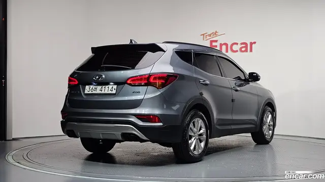 Main__Slider__Photo:Santafe Hyundai 2017.9-1