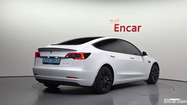 Main__Slider__Photo:Model 3 Tesla 2022.2-1