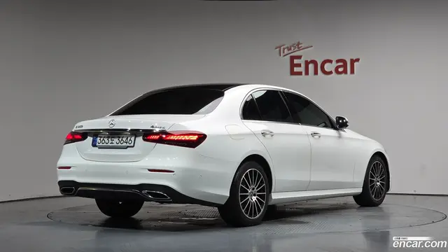 Main__Slider__Photo:E-Class Mercedes-Benz 2023.8-1