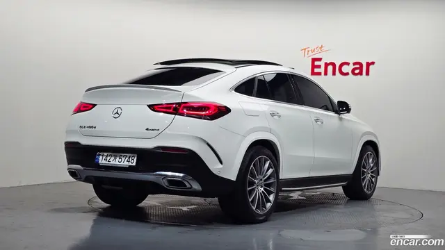 Main__Slider__Photo:GLE-Class Mercedes-Benz 2023.8-1