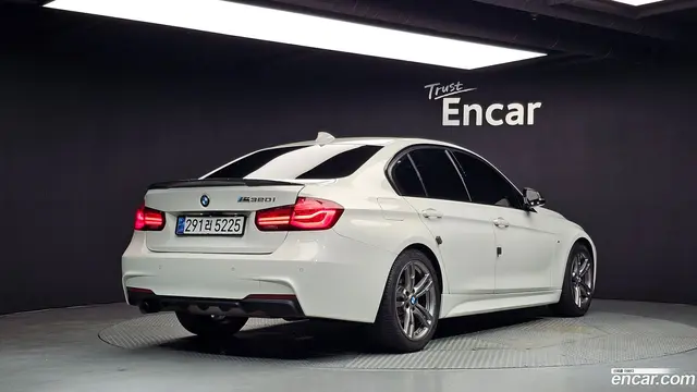 Main__Slider__Photo:3-Series BMW 2018.11-1