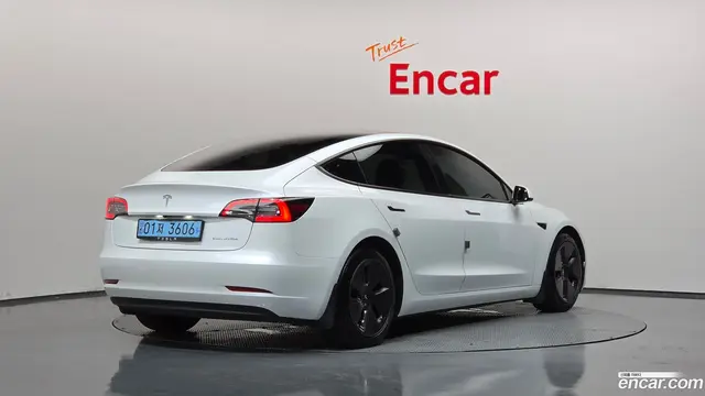 Main__Slider__Photo:Model 3 Tesla 2021.5-1