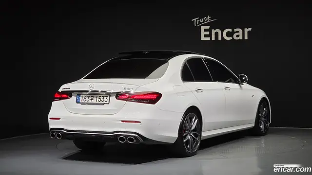 Main__Slider__Photo:E-Class Mercedes-Benz 2022.9-1