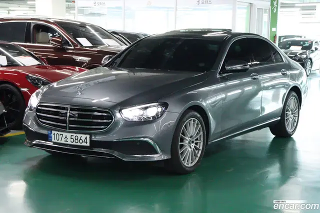 Main__Slider__Photo:E-Class Mercedes-Benz 2023.0-1