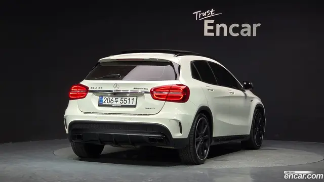 Main__Slider__Photo:GLA-Class Mercedes-Benz 2015.9-1