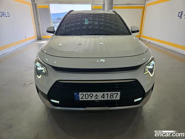 Main__Slider__Photo:Niro Kia 2023.4-1