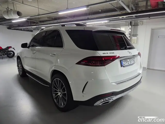 Main__Slider__Photo:GLE-Class Mercedes-Benz 2025.4-1