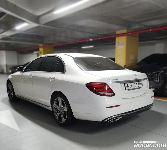 Main__Slider__Photo:E-Class Mercedes-Benz 2018.2-1
