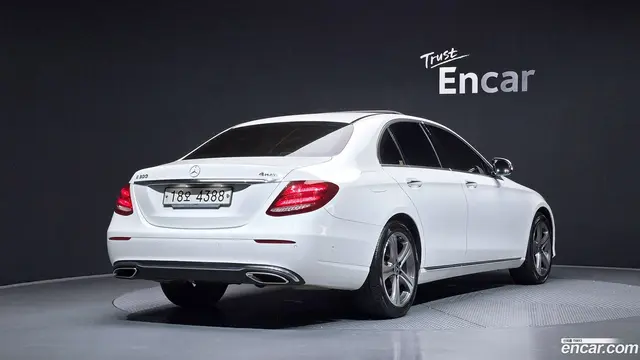 Main__Slider__Photo:E-Class Mercedes-Benz 2018.9-1