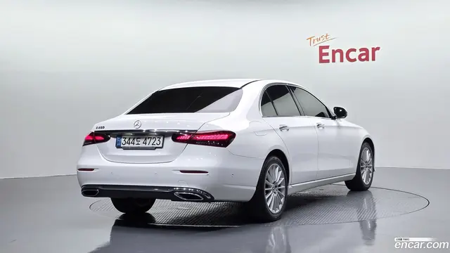 Main__Slider__Photo:E-Class Mercedes-Benz 2021.7-1
