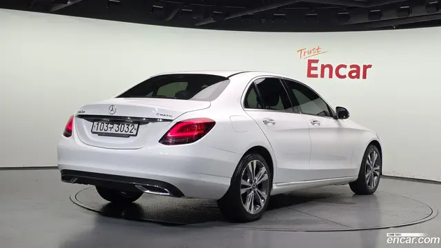 Main__Slider__Photo:C-Class Mercedes-Benz 2020.6-1
