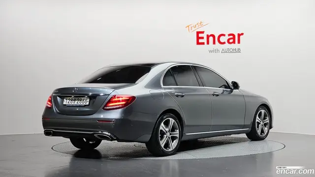 Main__Slider__Photo:E-Class Mercedes-Benz 2016.6-1