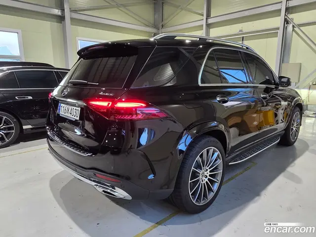 Main__Slider__Photo:GLE-Class Mercedes-Benz 2023.7-1