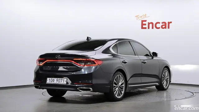 Main__Slider__Photo:Grandeur Hyundai 2017.3-1