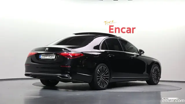 Main__Slider__Photo:S-Class Mercedes-Benz 2021.8-1