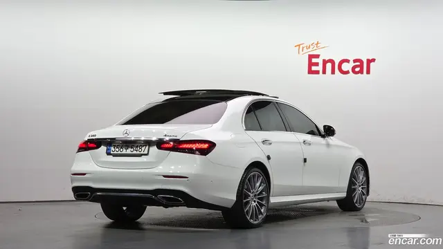 Main__Slider__Photo:E-Class Mercedes-Benz 2022.6-1