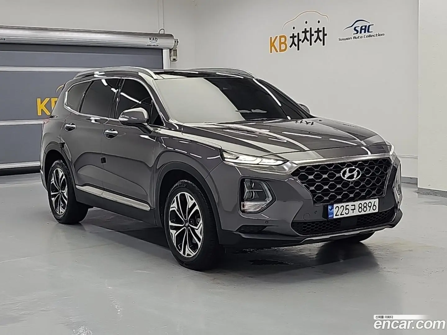 Main__Slider__Photo:Santafe Hyundai 2018.5-1