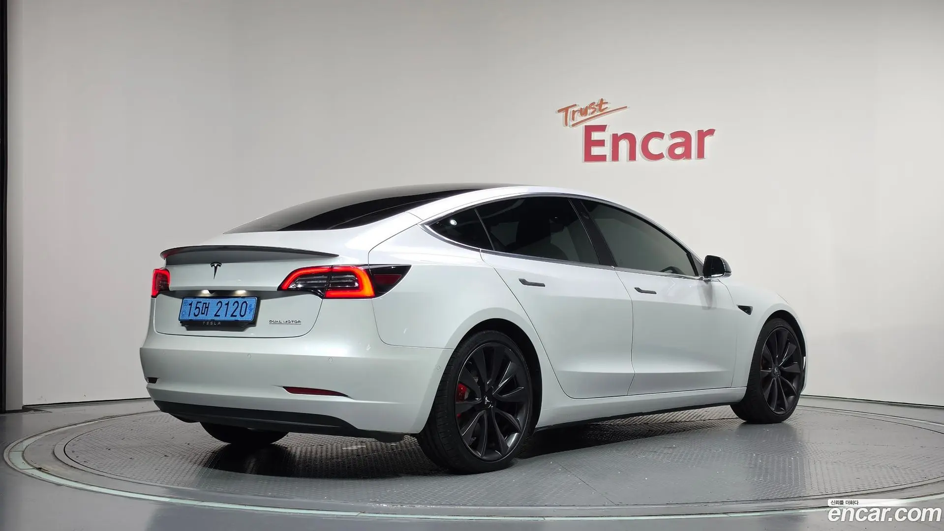 Main__Slider__Photo:Model 3 Tesla 2020.5-1