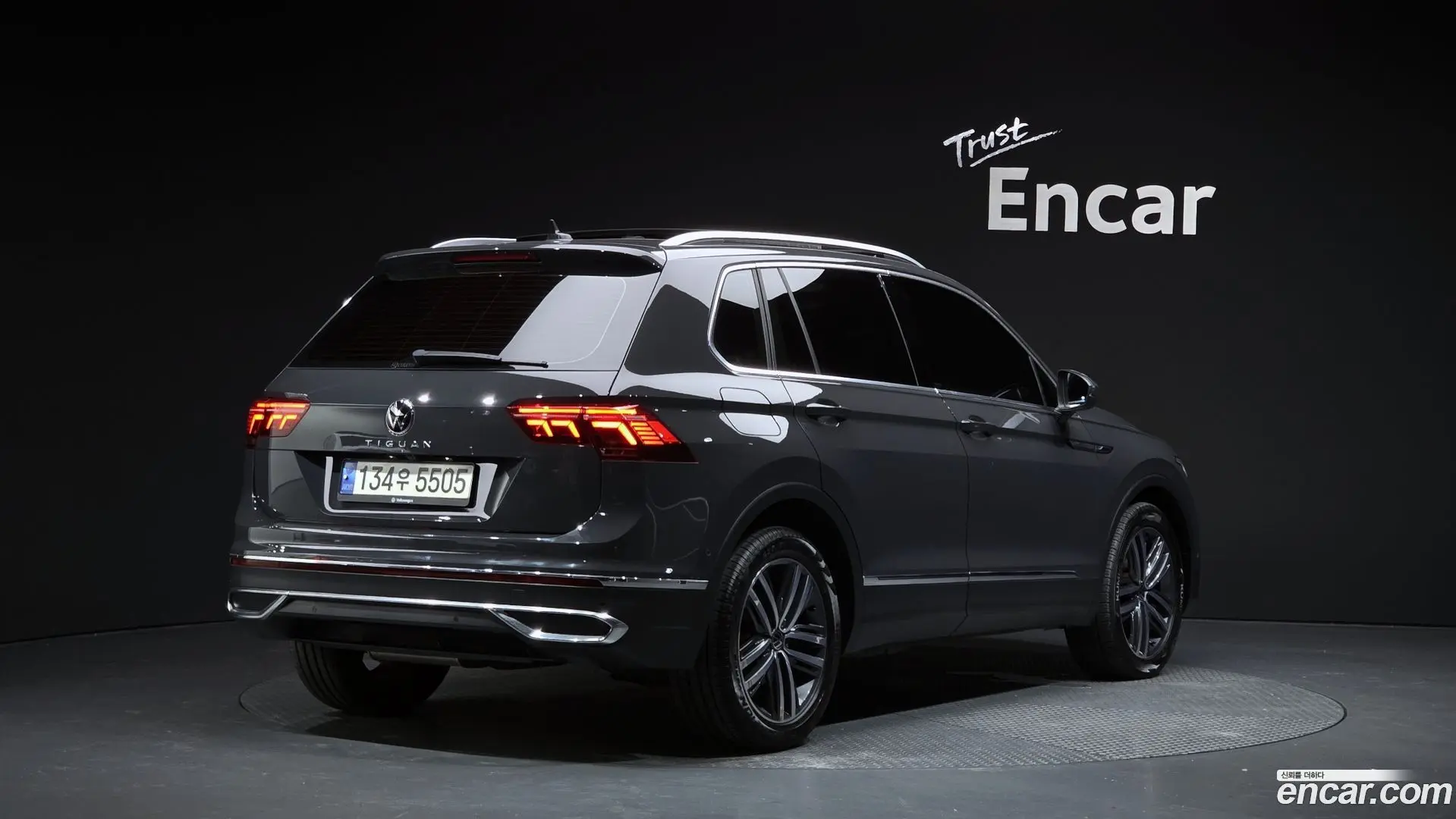 Main__Slider__Photo:Tiguan Volkswagen 2022.11-1