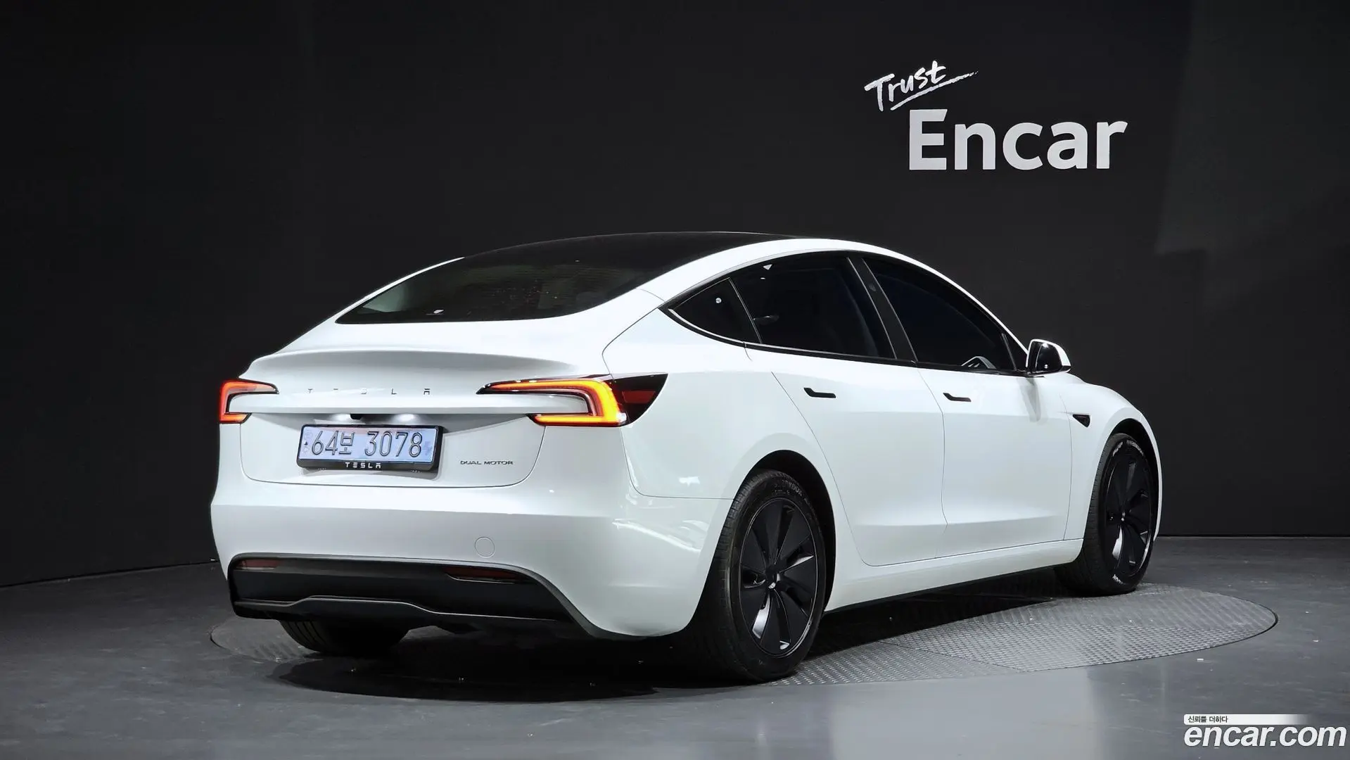 Main__Slider__Photo:Model 3 Tesla 2024.4-1