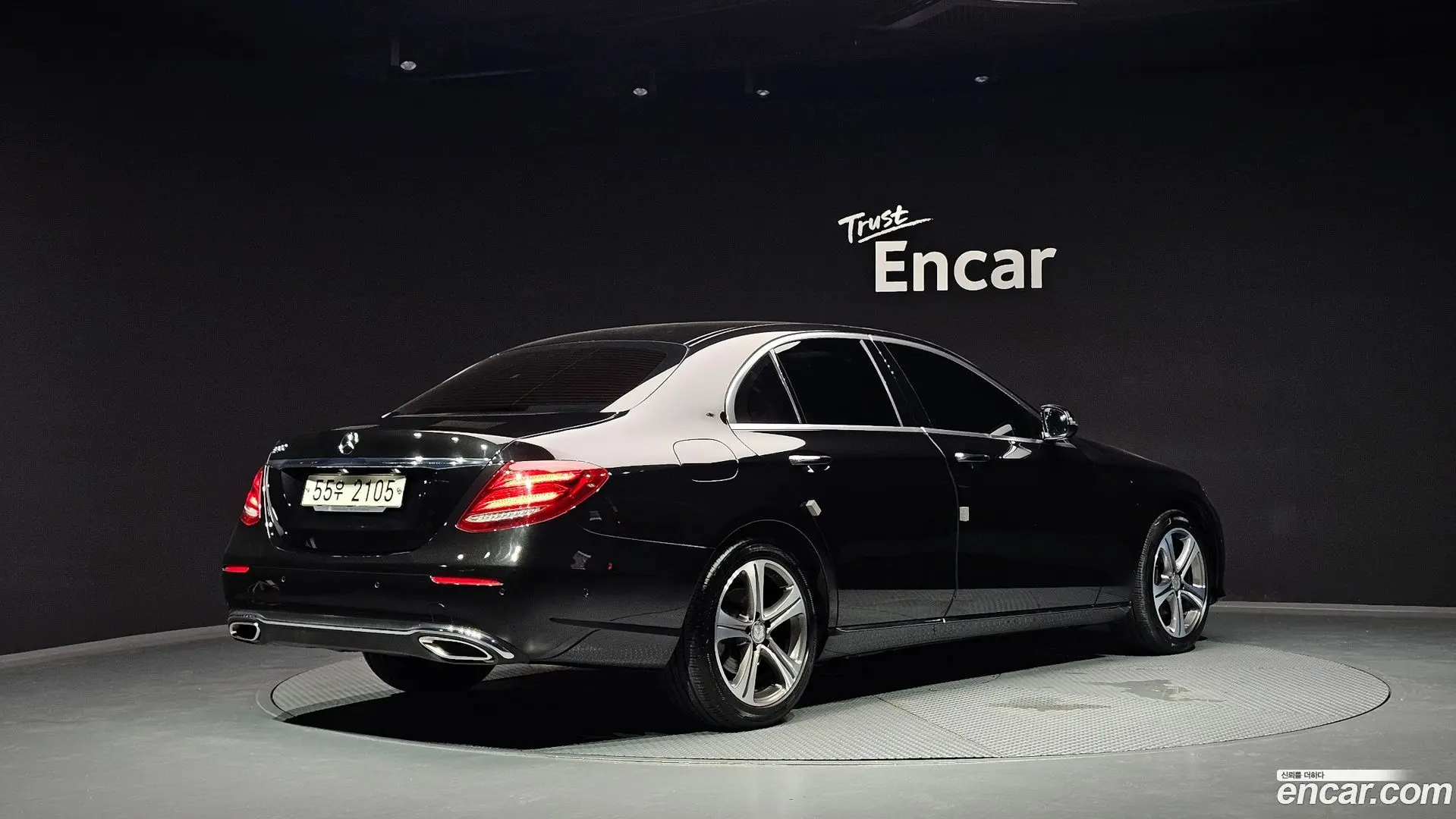 Main__Slider__Photo:E-Class Mercedes-Benz 2017.2-1