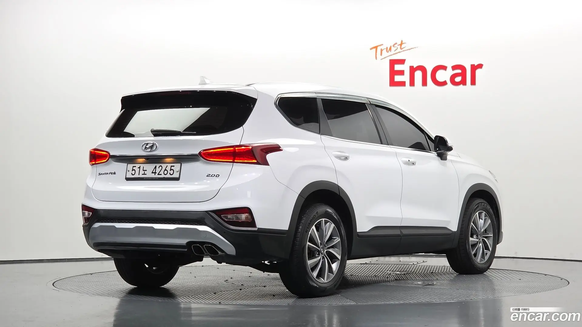 Main__Slider__Photo:Santafe Hyundai 2018.2-1