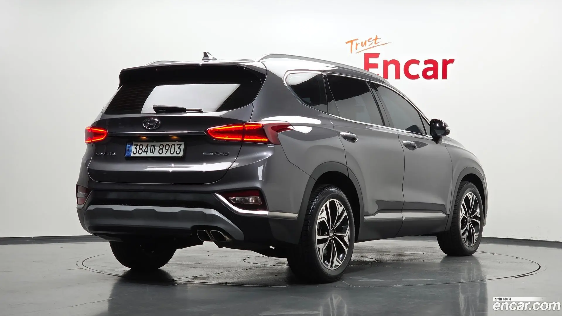 Main__Slider__Photo:Santafe Hyundai 2018.5-1