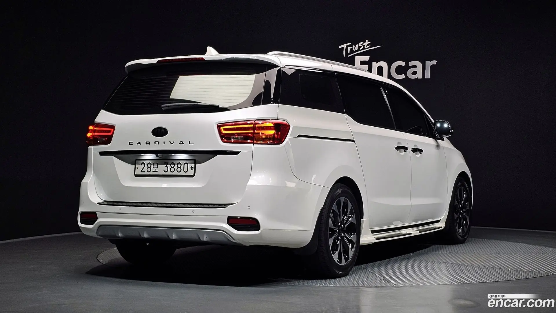 Main__Slider__Photo:Canival Kia 2018.4-1