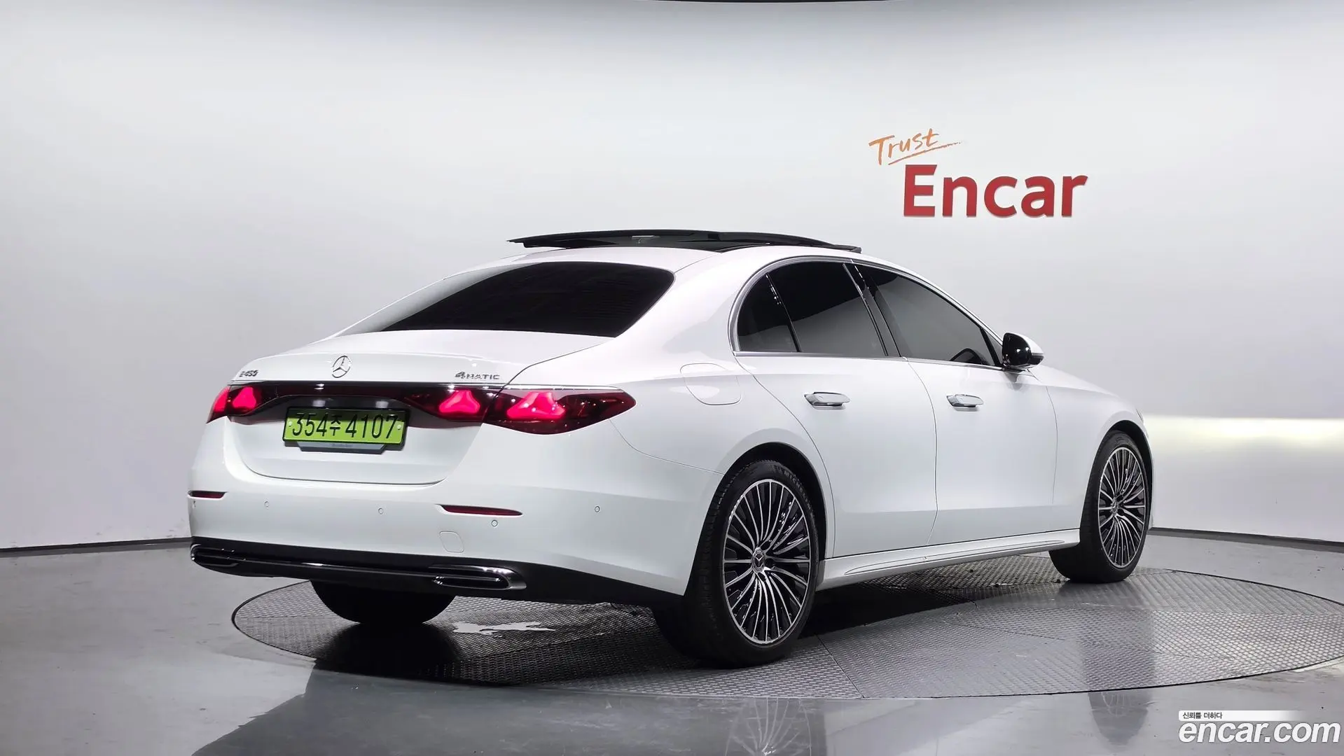 Main__Slider__Photo:E-Class Mercedes-Benz 2025.4-1