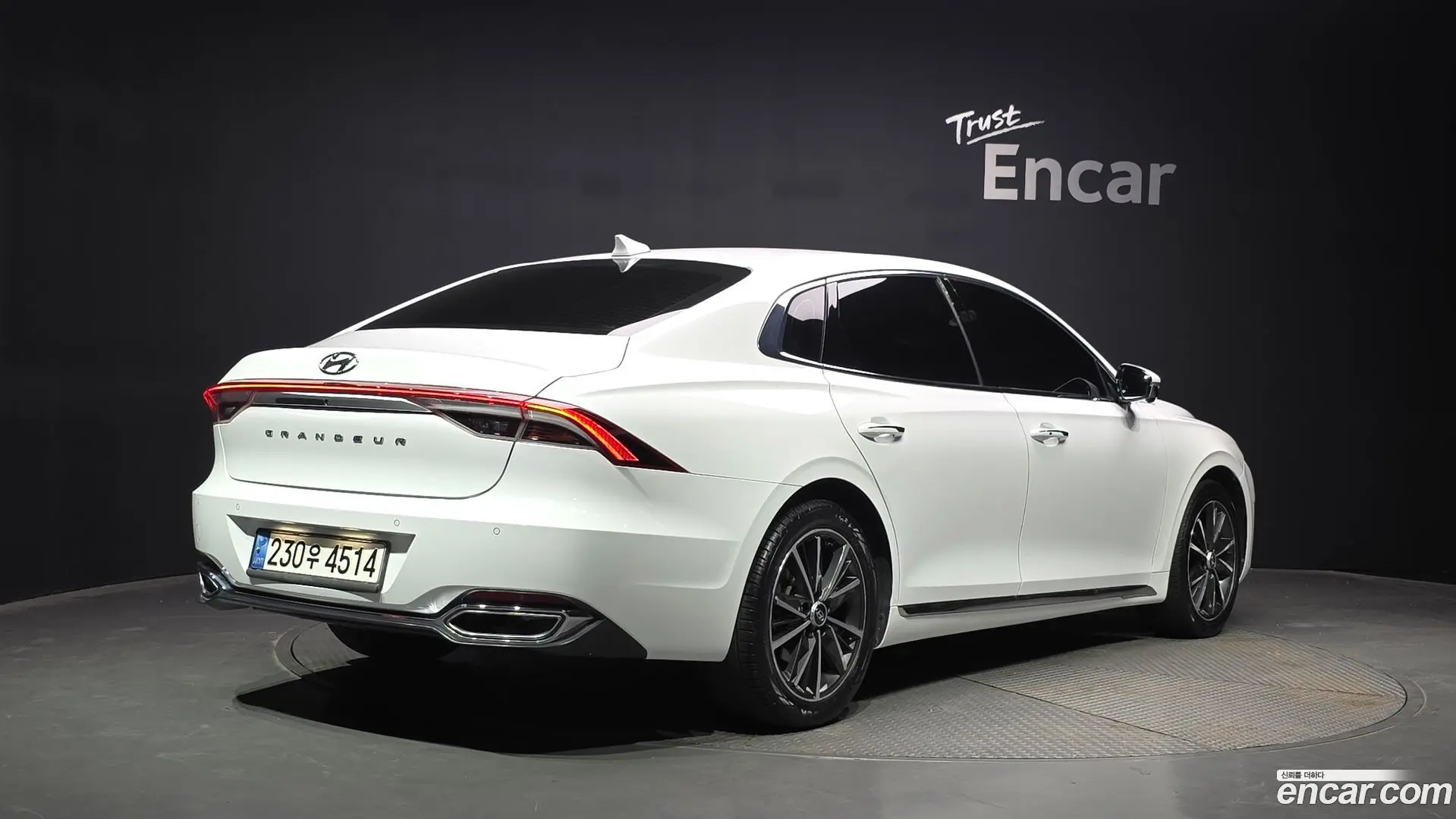 Main__Slider__Photo:Grandeur Hyundai 2022.10-1