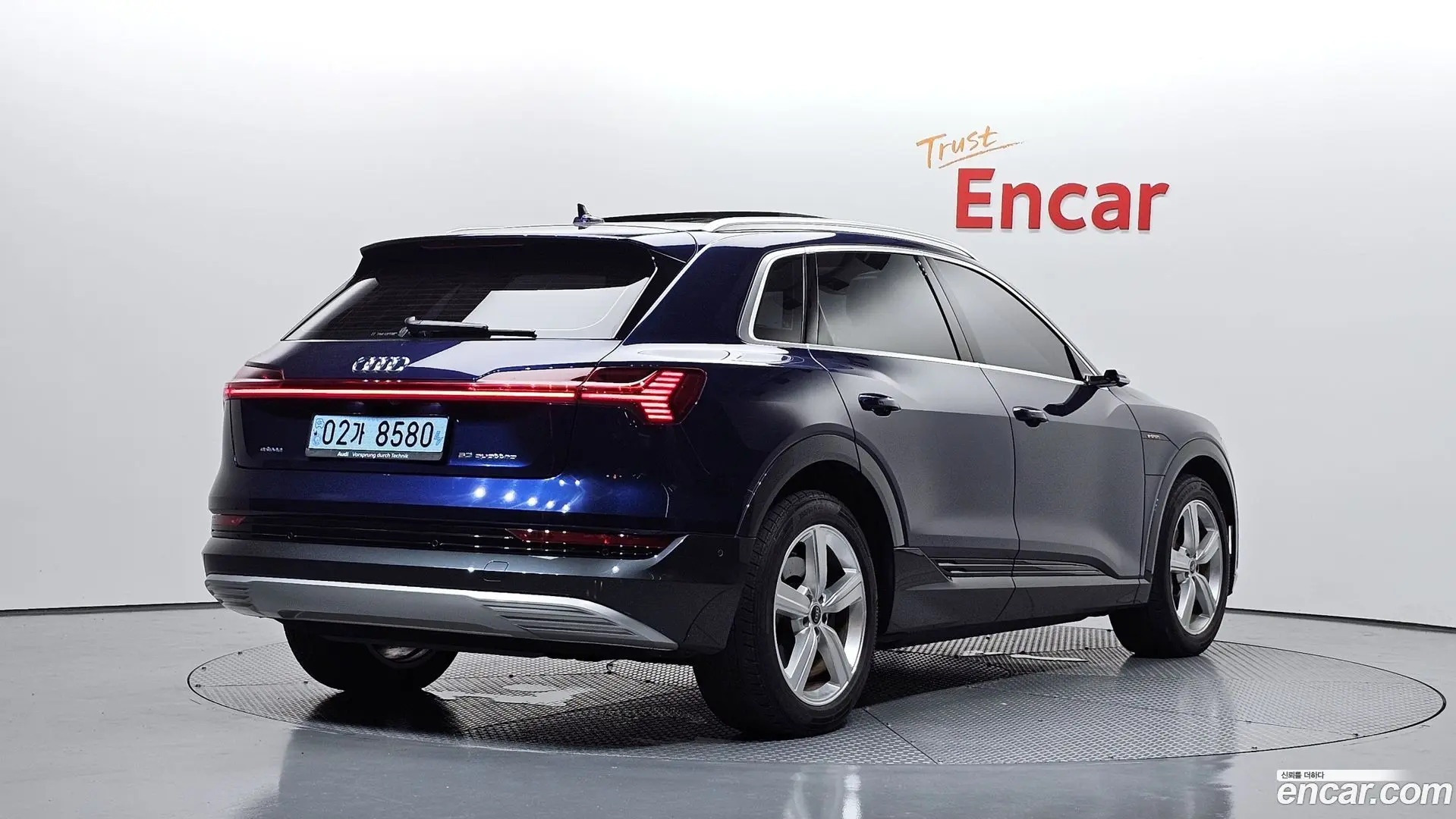 Main__Slider__Photo:e-tron Audi 2021.9-1