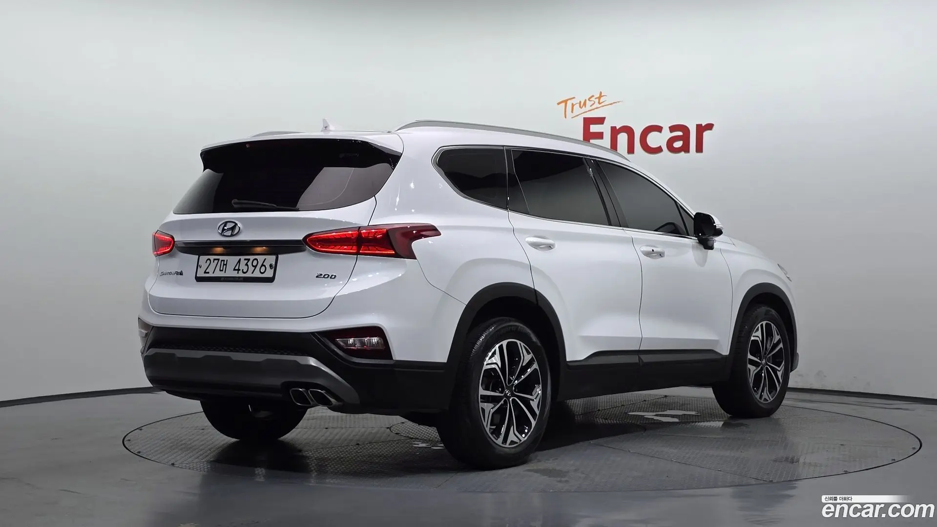 Main__Slider__Photo:Santafe Hyundai 2018.2-1
