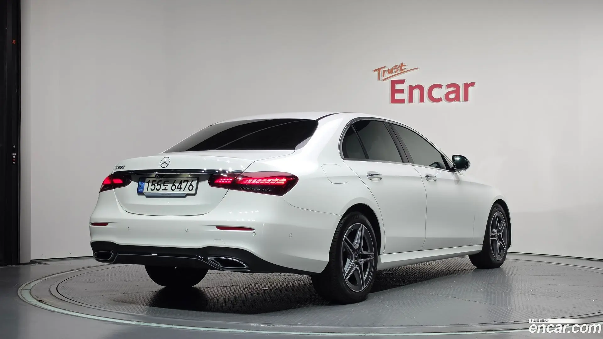 Main__Slider__Photo:E-Class Mercedes-Benz 2023.7-1
