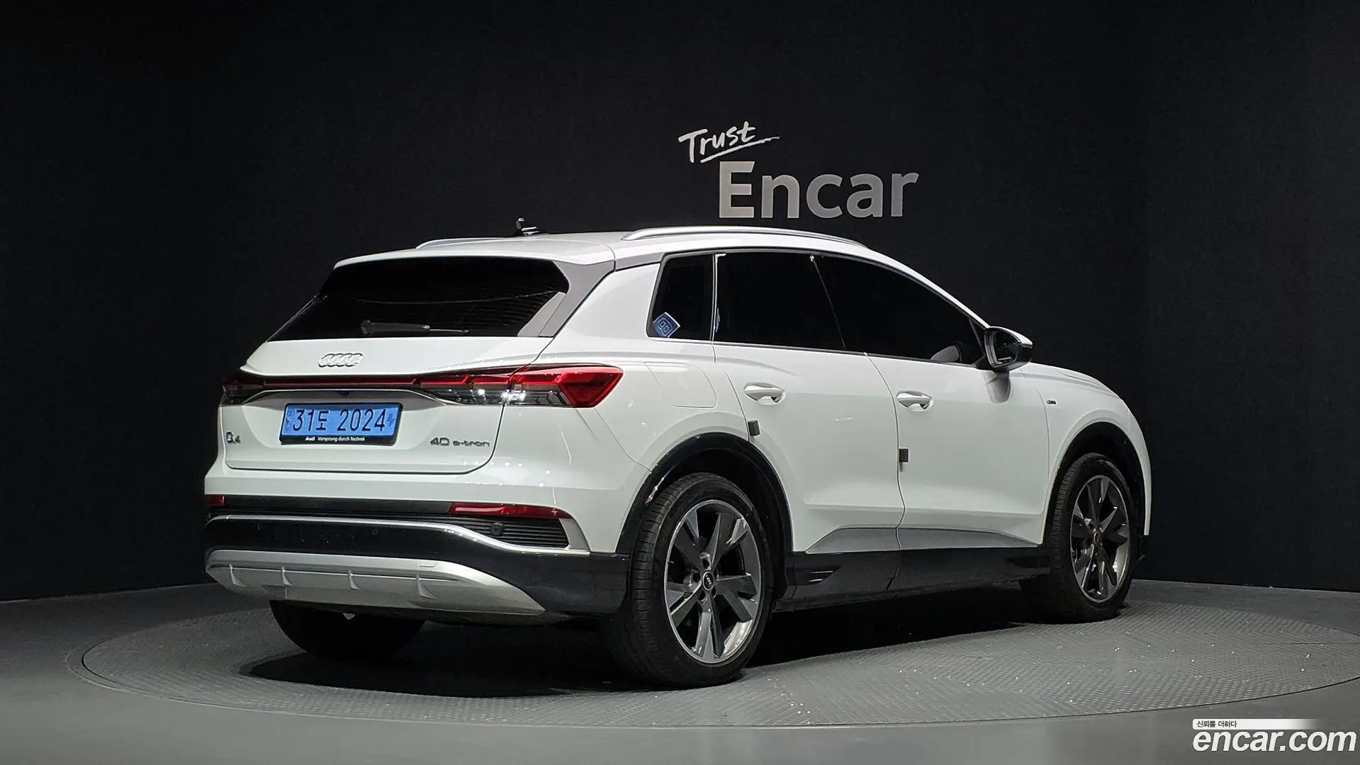 Main__Slider__Photo:Q4 e-tron Audi 2022.9-1