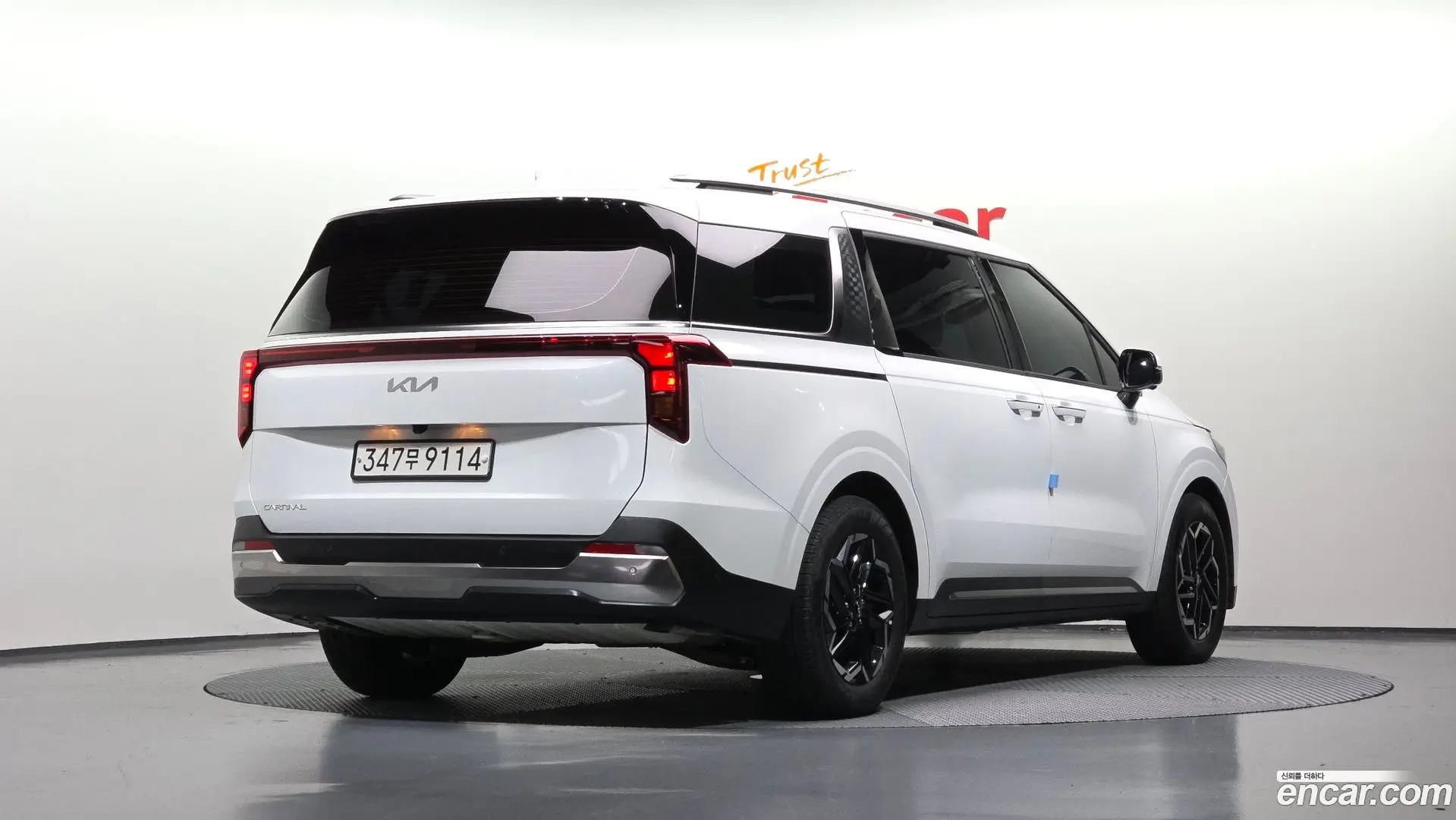 Main__Slider__Photo:Canival Kia 2025.1-1