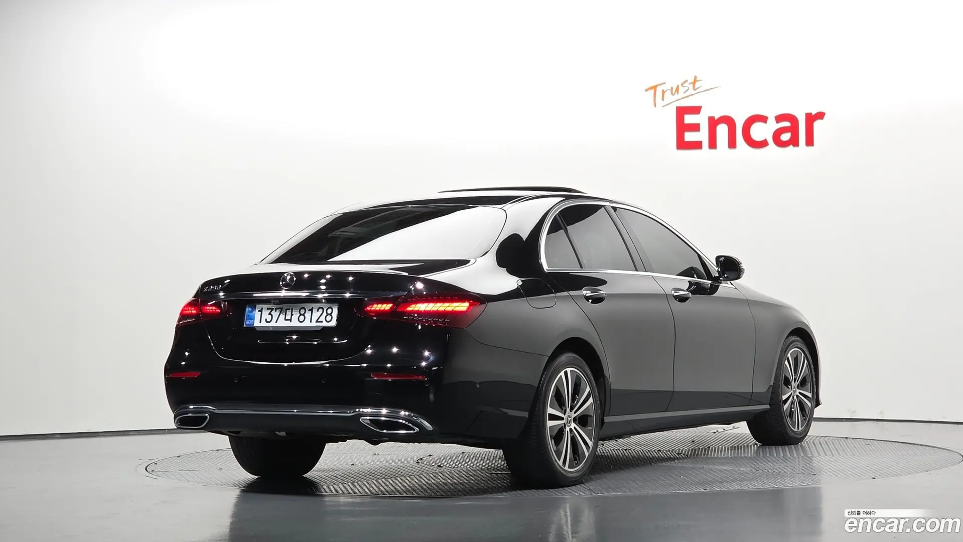 Main__Slider__Photo:E-Class Mercedes-Benz 2021.7-1