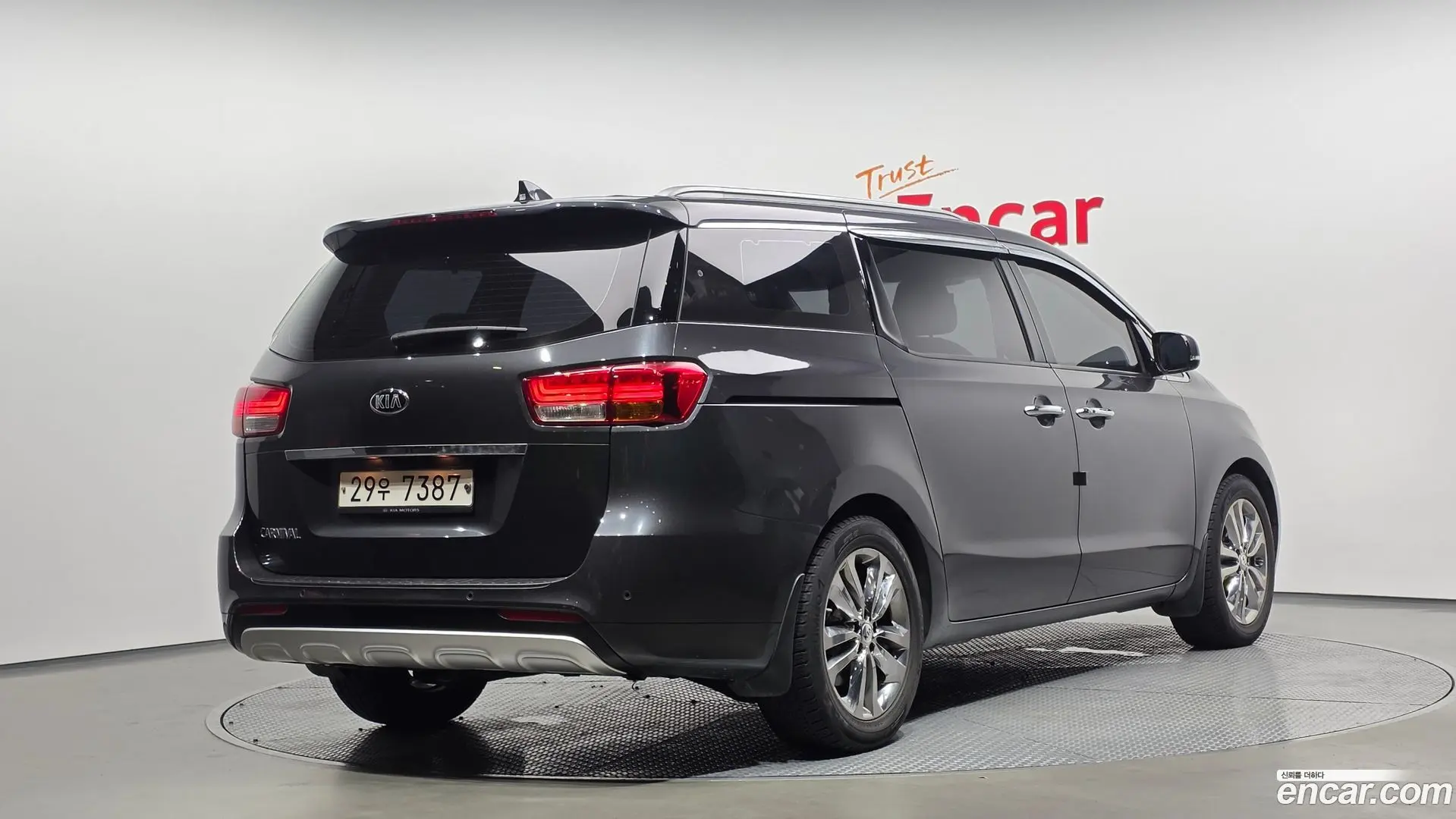 Main__Slider__Photo:Canival Kia 2017.7-1
