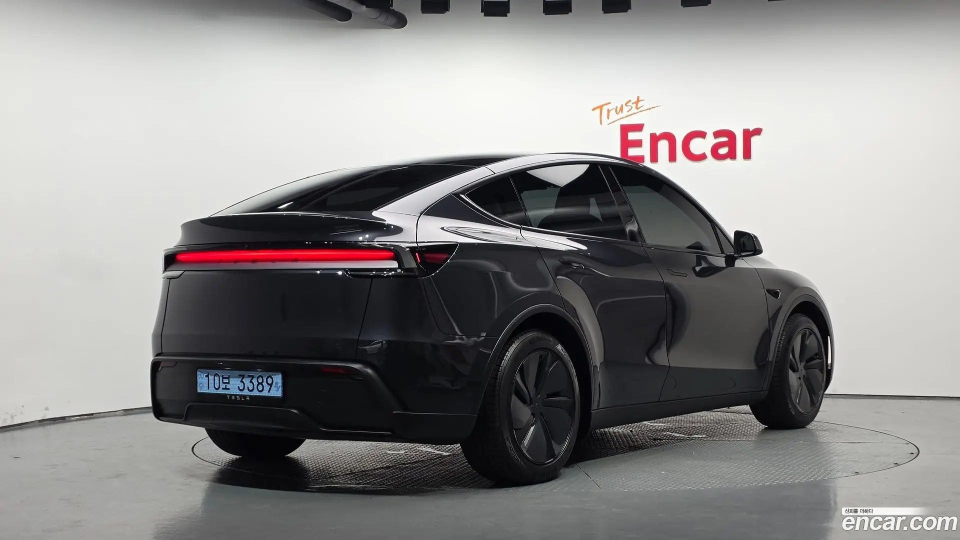 Main__Slider__Photo:Model Y Tesla 2025.4-1