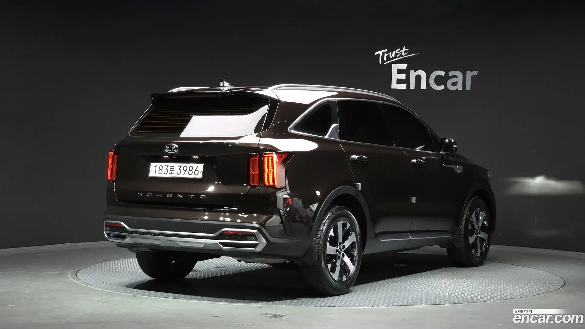 Main__Slider__Photo:Sorento Kia 2020.7-1