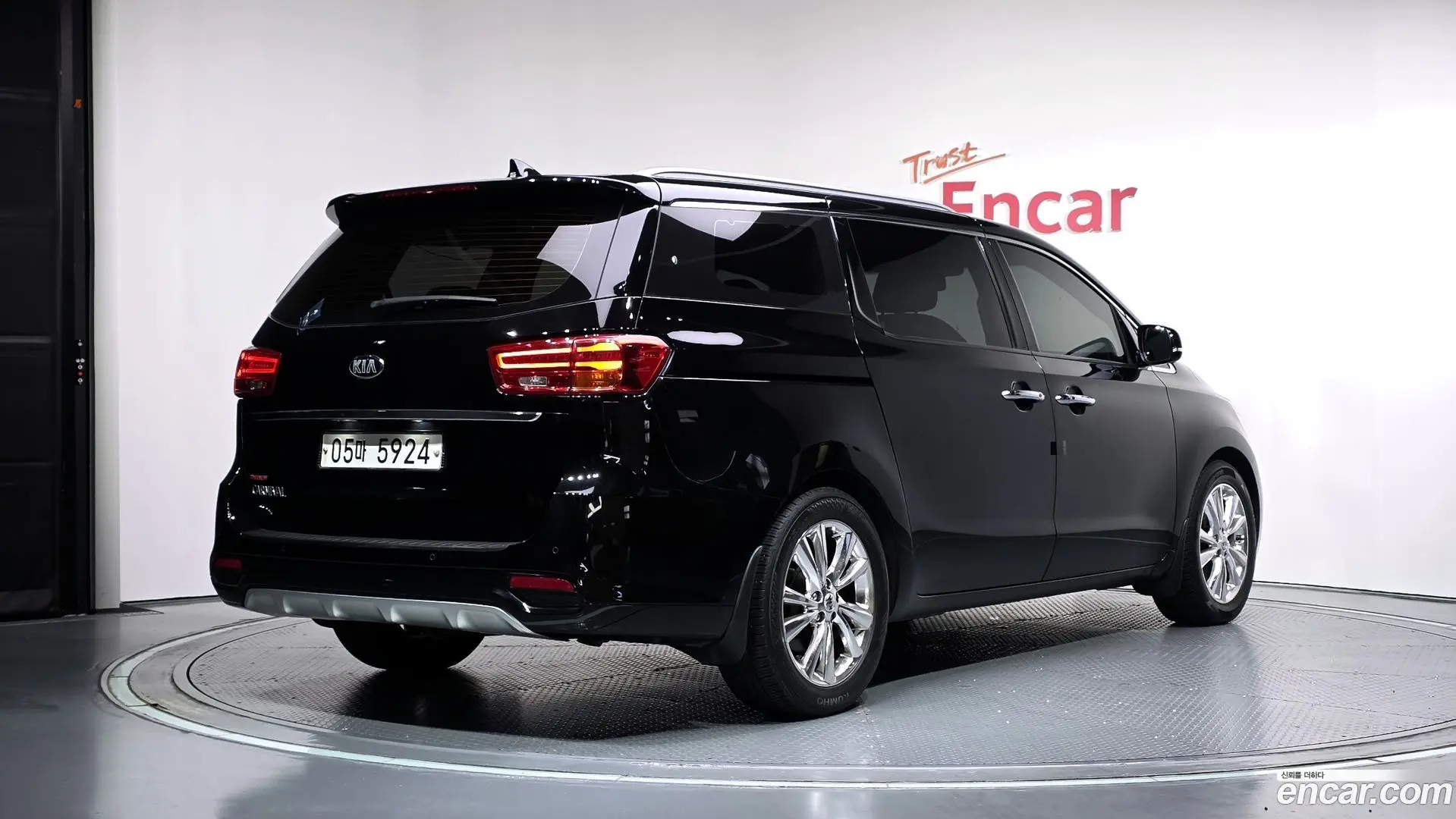 Main__Slider__Photo:Canival Kia 2018.4-1