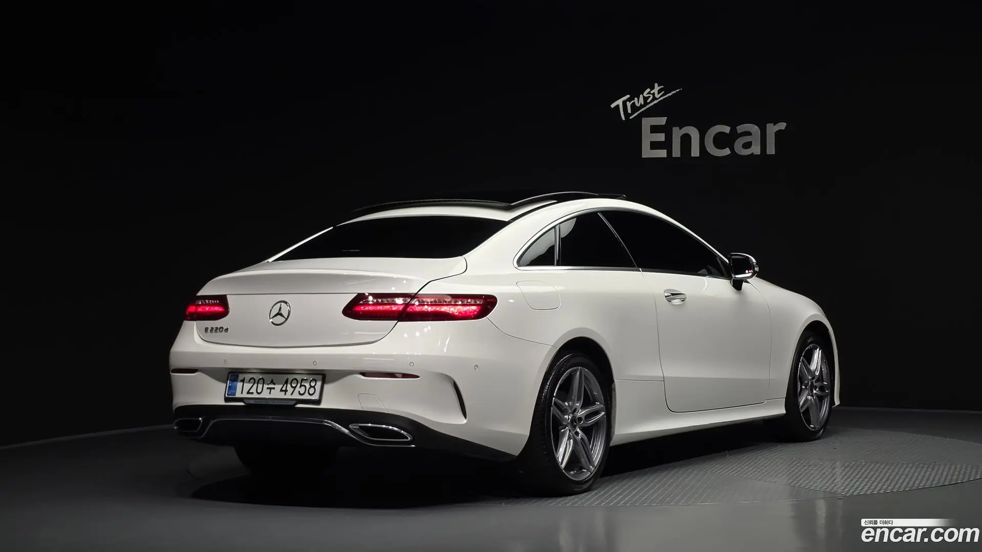 Main__Slider__Photo:E-Class Mercedes-Benz 2019.6-1